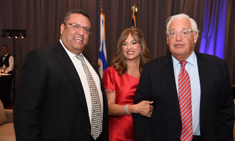 שר החוץ הבריטי היהודי תועד עם ראש עיריית ניו יורק העוין לישראל