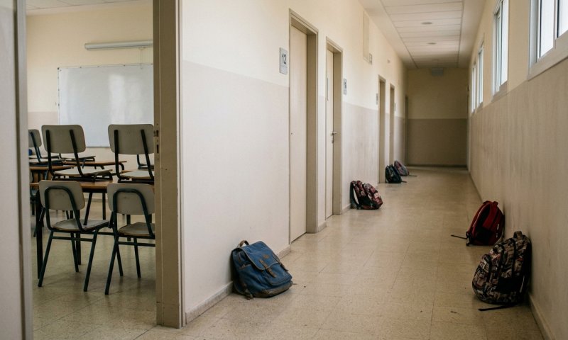 תיעוד מהודו: מורה סטרה לילד בן 6 לעיני הכיתה - והוא התמוטט ומת