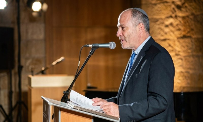 הכתב המדיני אריאל כהנא עוזב את "ישראל היום" לאחר 9 שנים