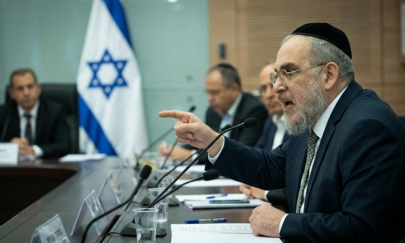 ח"כ יעקב אשר: "אותנו הפכתם לאויבים, ושם מקבלים כסף מהאויב"
