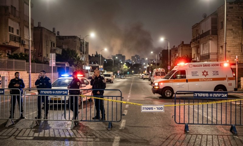 איראן שיגרה טילים לישראל: אזעקות הופעלו בצפון ובמרכז