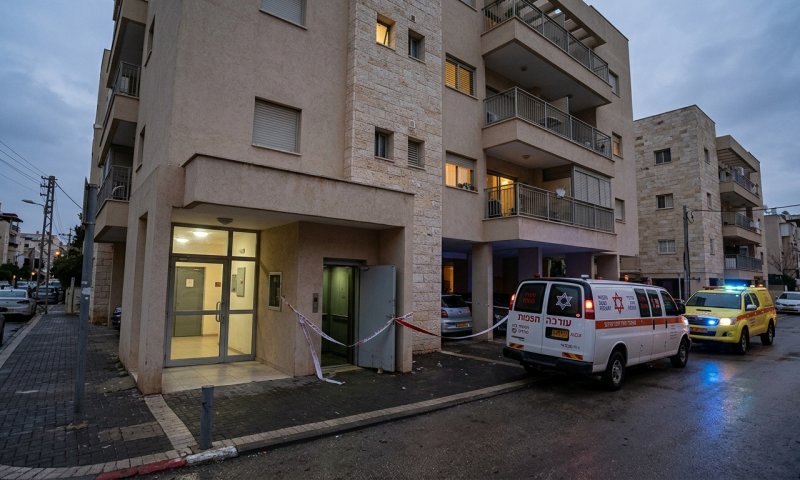 טכנאי מעליות בן 45 נהרג לאחר שנפל לפיר בגבעת שמואל